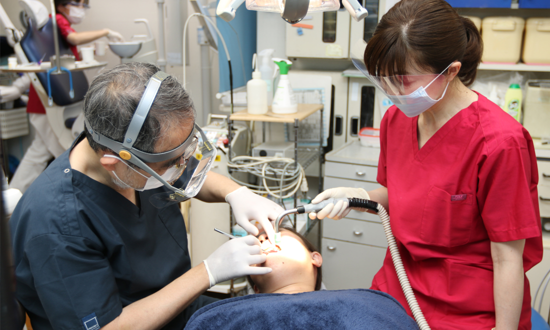 歯周病専門医として「歯を守る」治療に力を入れています